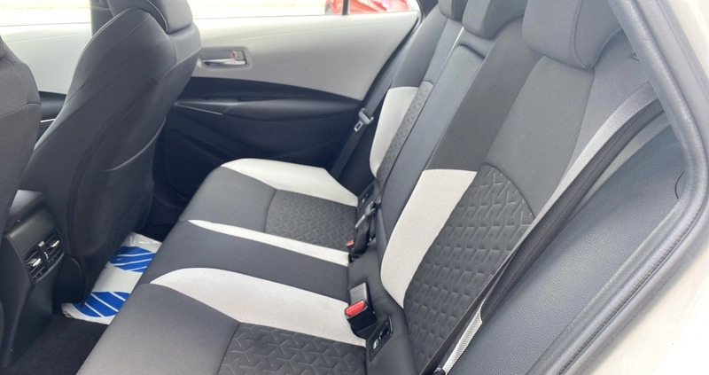 Toyota Corolla cena 71900 przebieg: 176500, rok produkcji 2019 z Poddębice małe 106
